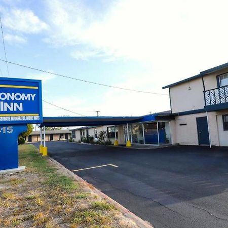 Economy Inn Кингсвилл Экстерьер фото