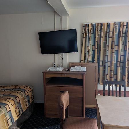 Economy Inn Кингсвилл Экстерьер фото