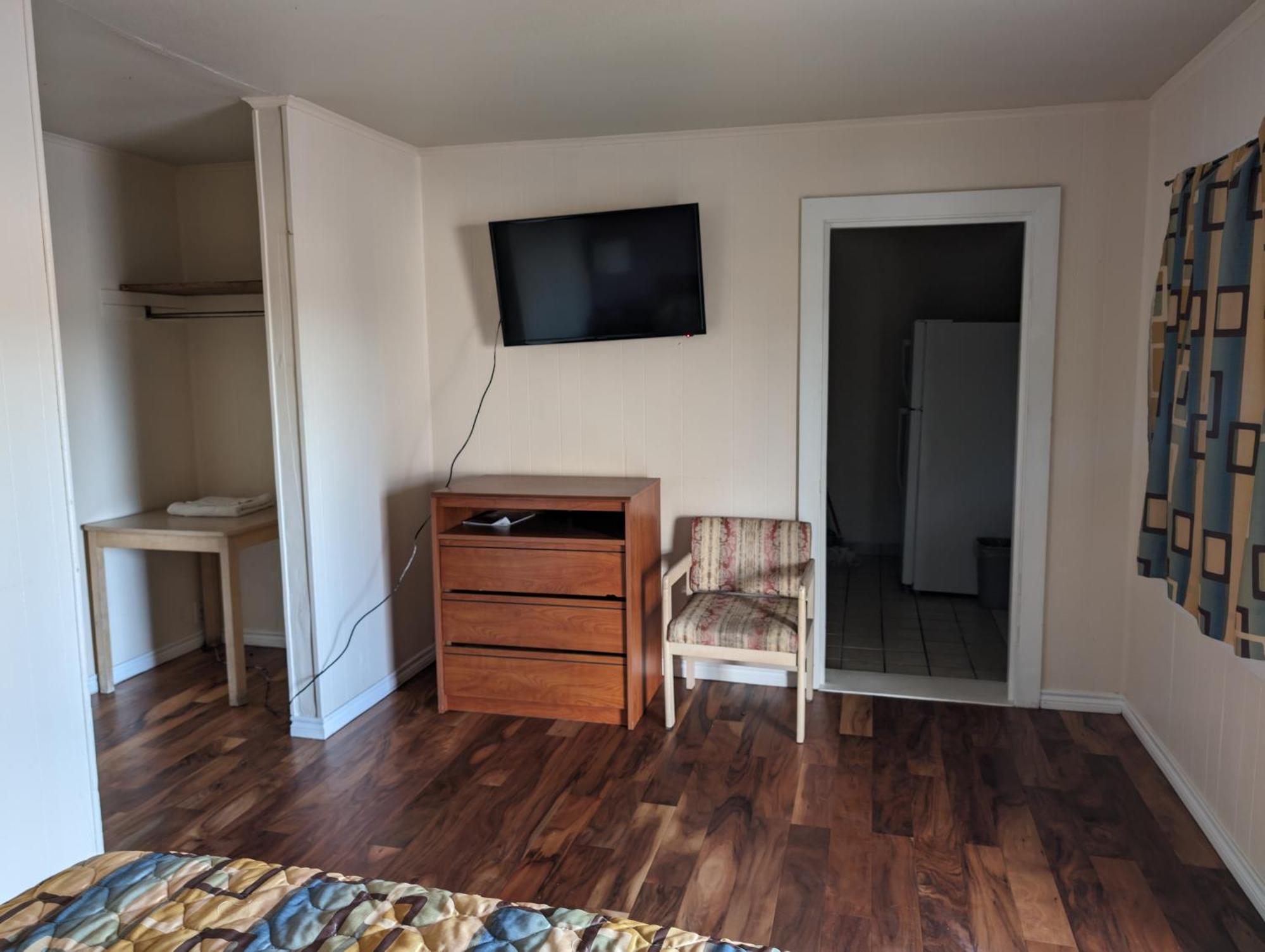 Economy Inn Кингсвилл Экстерьер фото